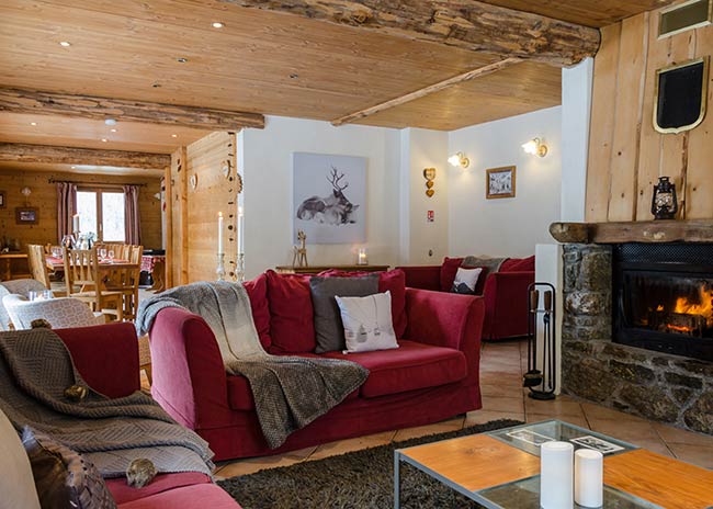 Chalet with hot tub and open fire in Peisey village